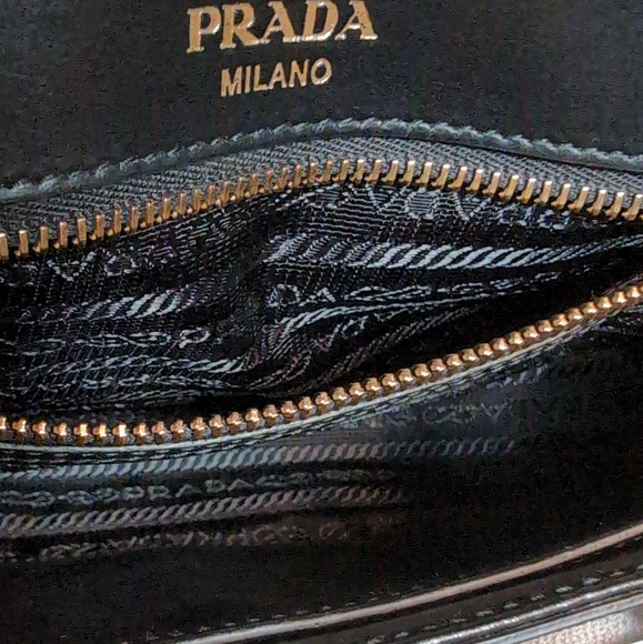 🚨 SOLD 🚨 Off Parada saffiano EUC - Picture 12 of 13